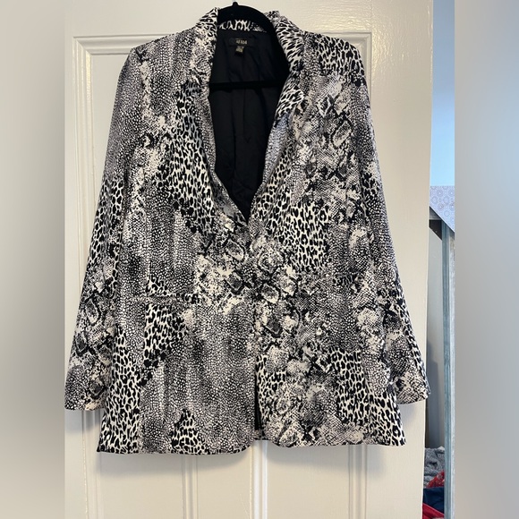 AFRM Animal Print Curtis Blazer in black&while print- XS - Picture 5 of 7